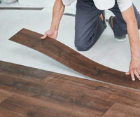 Planche de vinyle PVC LVT de luxe auto-adhésive Revêtement de sol en plastique Panneau de plancher en bois en plastique Revêtement imperméable Décoration intérieure