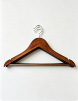Nouvelle Tendance : Cintre en Bois pour Armoire avec Rainure Antidérapante pour un Rangement Moderne et Simple des Vêtements