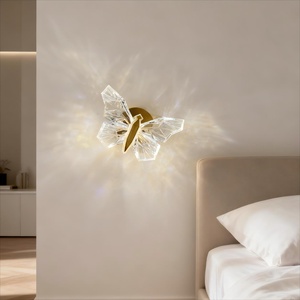 Lampe murale LED créative de luxe nordique en forme de papillon pour chambre à coucher, salon, escalier et couloir - Product Image 5