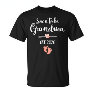 Pronto seré abuela 2026 Camiseta Est. Camiseta de Manga Corta con Cuello Redondo para Mujer, Diseño de Pies de Bebé 2026, Impresión Digital Familiar - Product Image 3