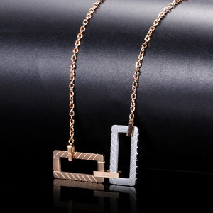 Collar geométrico de aleación de zinc de dos colores, cadena de clavícula cuadrada de 17 mm para mujer, uso diario, regalo. - Product Image 5