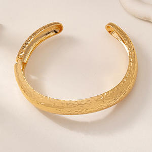 قلادة عنق معدنية للنساء ذهبية قابلة للتعديل بالجملة قلادة قصيرة مفتوحة من المعدن - Product Image 2