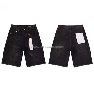 Shorts en jean pour hommes, denim déchiré, style vintage, coupe ample, délavage acide, ourlet brut, design entièrement orné de strass, été, hip-hop - Product Image 3