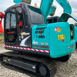 Excavadora Kobelco SK75 7ton usada a la venta Motor Isuzu y caja de cambios Componentes clave Motor Bomba Engranaje incluido - Product Image 1