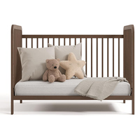 Lit bébé convertible, transformable en lit d'enfant et en lit superposé, avec 4 hauteurs de matelas réglables.