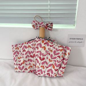 Paraguas Plegable Triple de Doble Uso con Protección UV, Diseño Floral, Tubo de Hierro, Totalmente Automático, Resistente al Viento, 190T - Product Image 4