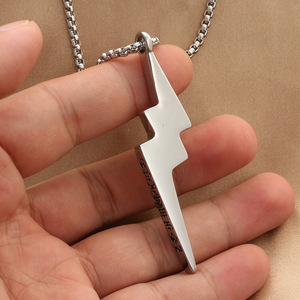 Collier pour homme en acier inoxydable avec pendentif éclair, design géométrique rétro, chaîne incluse, cadeau - Product Image 3
