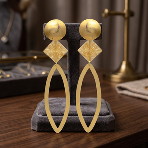 Boucles d'oreilles classiques pour enfants en pierres précieuses, en acier inoxydable plaqué argent, fabriquées au Rajasthan - Product Image 3