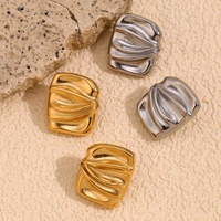 Boucles d'oreilles clous carrées irrégulières martelées Dreamshow, plaquées or 18 carats, bijoux en acier inoxydable et titane