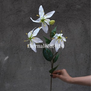 Fleur artificielle miniature 3D style main, Lys Gloriosa à 3 têtes, pour décoration de mariage et de maison, en plastique PU, collection Secret Garden - Product Image 3