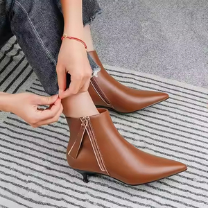 Usine en gros hiver noir femmes en <span class=keywords><strong>cuir</strong></span> talons bas bout pointu fermeture éclair latérale court <span class=keywords><strong>bottines</strong></span> bottes chaussures - Product Image 5