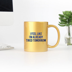 Me siento como si ya estuviera cansado mañana, taza dorada y plateada - Product Image 1