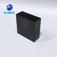Blocs de présentation carrés en acrylique noir, solides, brillants, modernes, personnalisables pour exposition
