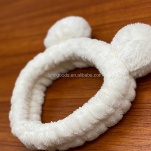 Serre-tête mignon en forme d'oreilles d'ours pour femmes, idéal pour le lavage du visage et l'application de masques, antidérapant, en flanelle et polaire corail, accessoire capillaire, lot en gros - Product Image 2