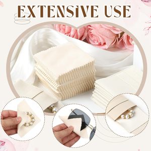 Pochette à bijoux en microfibre Oqqlin 8 x 8 cm beige avec chiffon de nettoyage pour le rangement et la présentation des bijoux - Product Image 3
