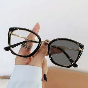 Gafas de Sol de Moda con Logotipo Personalizado al por Mayor, Monturas de Metal con Diseño de Ojo de Gato para Mujer, Gafas Fotocromáticas Anti Luz Azul para Mujer - Product Image 4