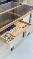 Meuble de rangement de luxe multi-tiroirs pour bijoux, en cuir microfibre et placage de noyer, avec plateau en verre, pour dressing