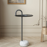 Table d'appoint artistique créative, table de chevet d'angle tendance, table basse de salon pour petit appartement, table d'appoint de canapé