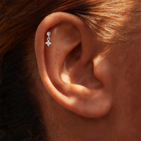 Pendiente de cartílago de oreja geométrico de moda con moissanita de corte Asscher, diseño de flor, estrella, borla y parte trasera plana roscada 100% de otros materiales.