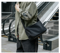 Tas Olahraga Fitness Logo Kustom untuk Pria, Tas Selempang dan Bahu Outdoor untuk Pria