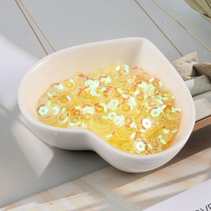 Lentejuelas de PVC de 3-10 mm para Manualidades, Accesorios de Ropa, Joyería en Relieve, Zapatos, Sombreros, Disfraces de Baile - Product Image 3