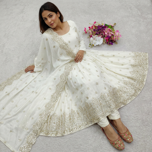 Ensemble indien Anarkal brodé blanc, robe à manches longues, pantalon évasé, dupatta, tenue de fête et de mariage pour femmes - Product Image 6