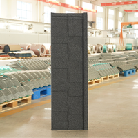 Couverture de toiture durable pour la construction de villas et d'appartements : tuiles en shingle, tuiles en pierre colorée, toiture en métal revêtu de pierre.