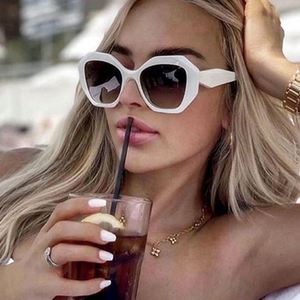 Lunettes de soleil carrées surdimensionnées pour femmes, style punk vintage 2025, avec logo personnalisé, protection UV400 - Product Image 1