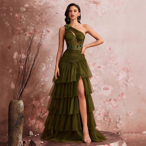 Vestido de Festa Elegante com Ombro Assimétrico, Luxuoso com Fenda e Camadas, Vestido de Coquetel para Madrinhas e Formaturas - Product Image 1