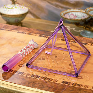 Cristallo trasparente con immagine esclusiva dell'anima di cristallo ametista piramide che canta la guarigione del suono della piramide - Product Image 3