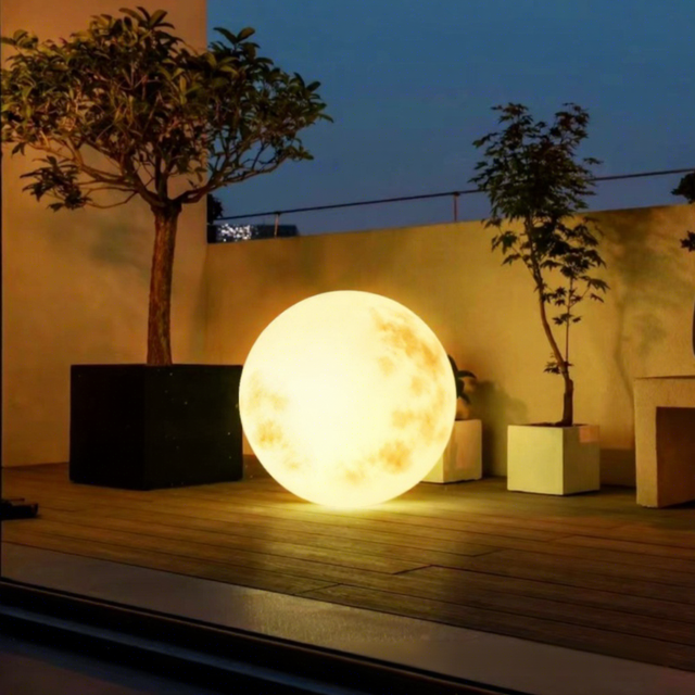 Solar Powered IP65 Waterproof Moon Lamp for Outdoor Garden & Villa Lawn Use Remote Control Metal Landscape Decorative Lighting