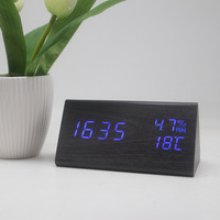 Jam Alarm Digital Kayu Minimalis LED Kontrol Suara Jam Meja Elegan Warna Beige Hangat Dekorasi Rumah Aksesori Meja Kantor