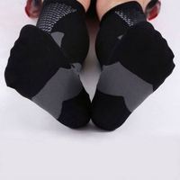 Chaussettes de cyclisme colorées personnalisables, chaussettes de compression sportives pour hommes et femmes, fabriquées par des professionnels.