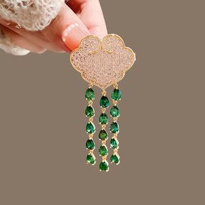 Broche de Luxo Feminino com Esmeralda e Design de Nuvem Grande com Franjas para Decoração de Suéter e Terno – Presente Fashion - Product Image 6