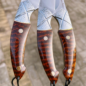 Coltello Fisso da Caccia al <span class=keywords><strong>Colibrì</strong></span> in Acciaio Damasco 390 con Manico in Legno Serpentino Intagliato a Nido d'Ape - Product Image 3