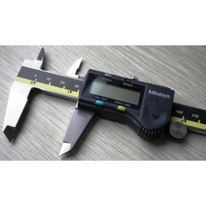 Calibrador Digital Mitutoyo 0-150 mm, Precisión de 0.01 mm, Herramienta de Medición Impermeable - Product Image 2