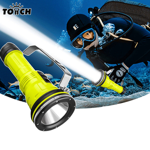 <span class=keywords><strong>Torcia</strong></span> <span class=keywords><strong>Professionale</strong></span> a LED <span class=keywords><strong>Ricaricabile</strong></span> per Immersioni Subacquee Fino a 100M, Super Luminosa e Portatile per Avventure Sottomarine e Snorkeling - Product Image 1