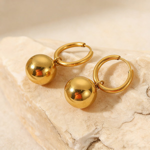 Pendientes de aro minimalistas con bola dorada para mujer, diseño geométrico, joyería de moda, aleación de zinc, poste de acero inoxidable para la oreja - Product Image 1