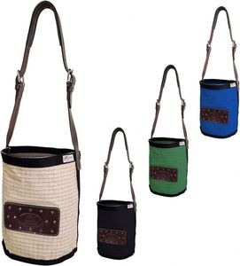 Sac d'alimentation pour chevaux, échantillon gratuit, sac en nylon résistant pour aliments en grains, sangle réglable avec fermoir robuste et sangles élastiques - Product Image 1