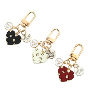 Nouveau amour alliage porte-clés mignon fleur coeur lettre cercle marque métal pendentif écouteur couverture sac suspendus ornements - Product Image 1