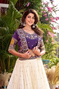 Conjunto de Lehenga, Kurti y Dupatta para Mujer, Ideal para Fiestas y Celebraciones, Disponible para la Venta - Product Image 3