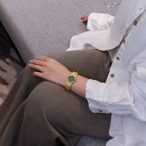 <span class=keywords><strong>Montre</strong></span> pour femme <span class=keywords><strong>de</strong></span> <span class=keywords><strong>luxe</strong></span> légère et vintage - Pierre précieuse colorée incrustée, style romantique français, cadeau haut <span class=keywords><strong>de</strong></span> gamme, plaqué or pur - Product Image 5