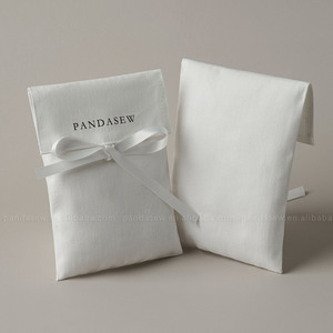 ถุงผ้าใส่ของ PandaSew สกรีนโลโก้ได้ สำหรับเสื้อผ้า รองเท้า ถุงกันฝุ่น ผ้าฝ้ายลายก้างปลาสีขาว ถุงของขวัญ ถุงใส่เครื่องประดับ - Product Image 1