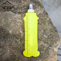 Bouteille d'eau douce au toucher isolée en silicone BPA pour les activités de plein air décontractées et les visites