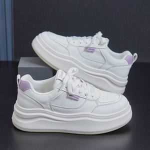 รองเท้าผ้าใบสีขาวลำลองสำหรับผู้หญิง สีดำขาว ดีไซน์ระบายอากาศได้ดี ดีไซน์ระดับไฮเอนด์ พื้นหนา รองเท้าผ้าใบอเนกประสงค์ - Product Image 1