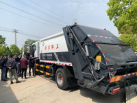 Nouveau camion compacteur urbain 18T avec benne de 12m³ à moteur diesel pour le recyclage des déchets
