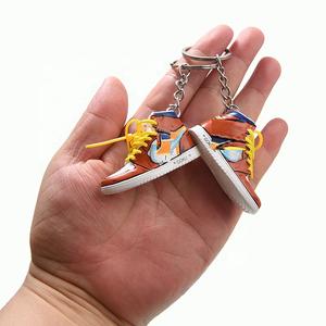 Llavero de PVC 3D Personalizado con Diseño de Zapatillas de Baloncesto Anime, Llavero de Plástico Suave para Venta al Por Mayor - Product Image 2