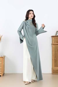 Ensemble Modeste pour Femmes Musulmanes : Tunique Unique à Fente Latérale et Pantalon Ample Personnalisable - Product Image 5