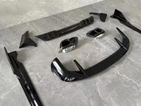 Kit carrosserie style MP noir pour BMW X5 G05 2023+ LCI, comprenant lèvre avant, lèvre arrière, jupes latérales et spoiler de toit, aspect carbone