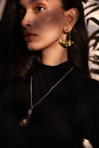 Boucles d'oreilles à volants dorées pour femmes, bijoux texturés élégants, accessoire léger et stylé avec finition dorée pour un usage quotidien - Product Image 5